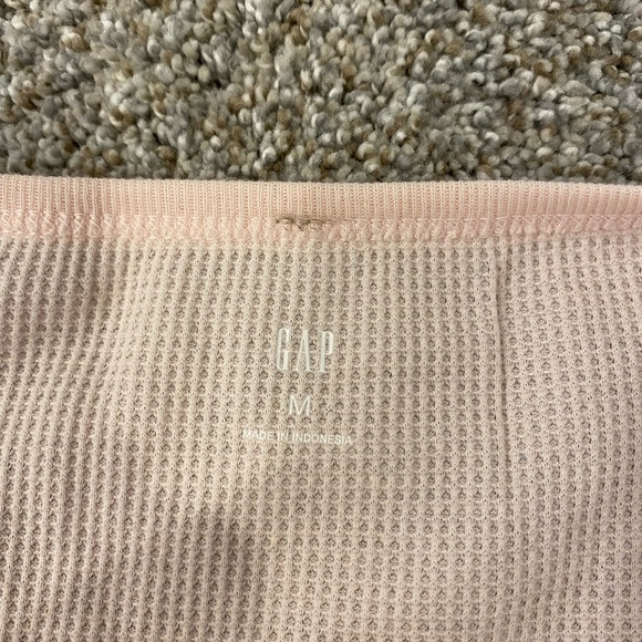 Women’s Pink Gap Long Sleeve Tee - Picture 4 of 7